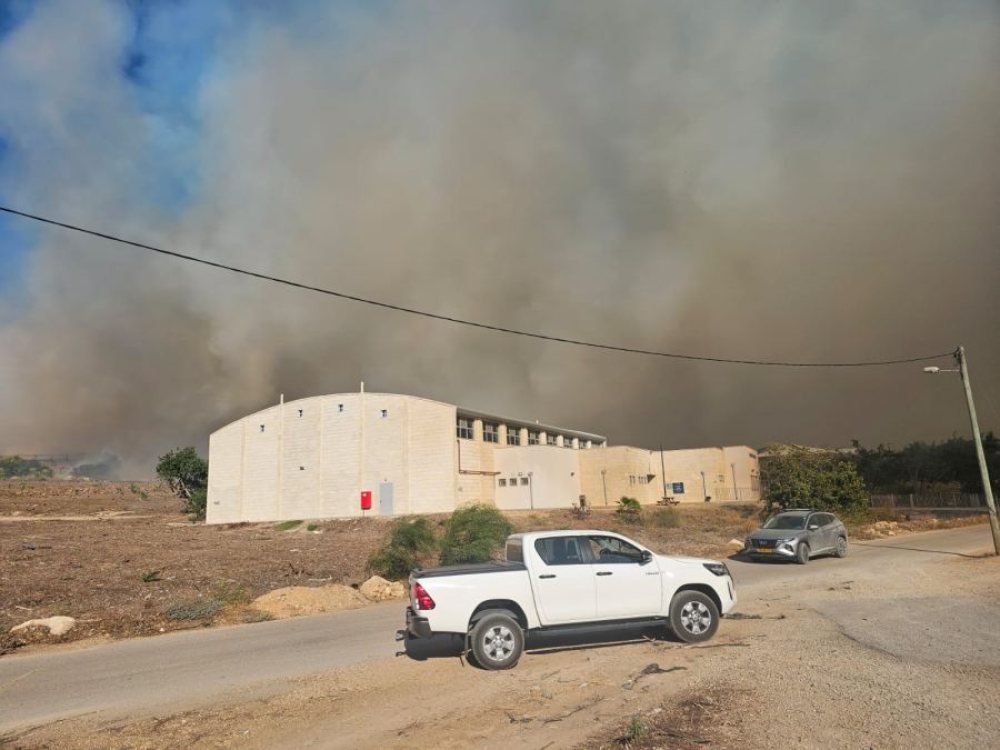  إخماد الحرائق في منطقة الجليل الغربي